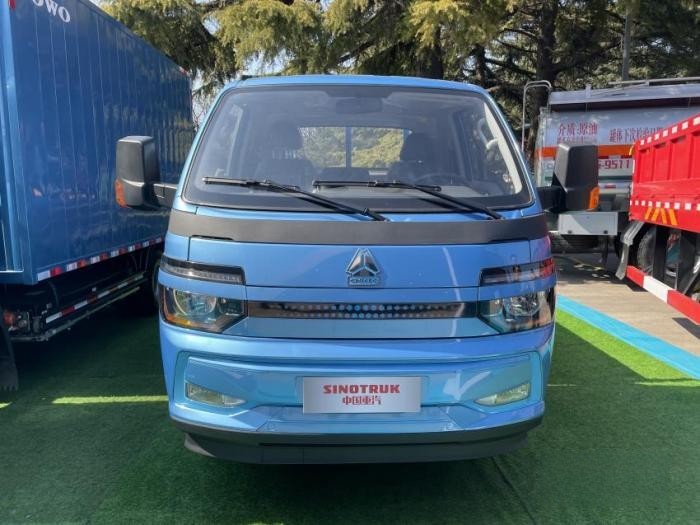 年會6款產品吸睛！重汽賣輕卡和小卡 也要爭第一