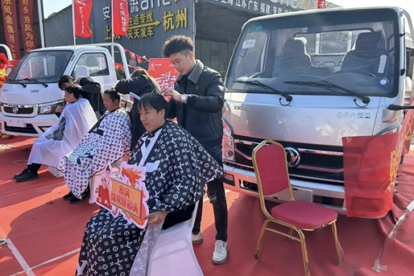 斬獲訂單19臺!東風輕型車為卡友運輸添彩頭