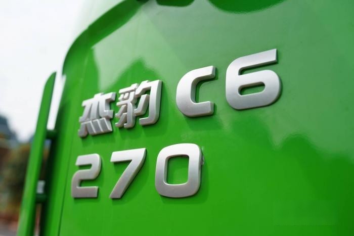 “短小精悍”城建利器 紅巖杰豹C6自卸車助力城鄉(xiāng)基建“加速跑”