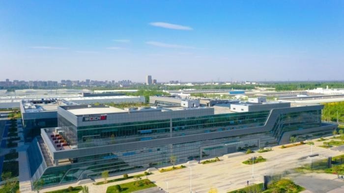 2023年3月8日，是習近平總書記對濰柴集團發(fā)展作出重要指示五周年，當天上午9點，濰柴集團召開“心無旁騖攻主業(yè)建設世界一流強企”千人專題會議，重溫總書記重要指示，號召全體員工牢記囑托，堅定不移沿著總書記指引的道路前行，奮力書寫更加亮麗的“新答卷”。