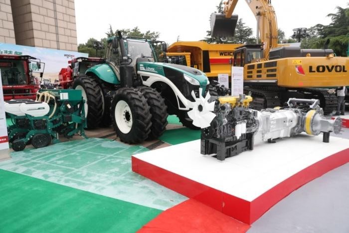 2023年3月8日，是習近平總書記對濰柴集團發(fā)展作出重要指示五周年，當天上午9點，濰柴集團召開“心無旁騖攻主業(yè)建設世界一流強企”千人專題會議，重溫總書記重要指示，號召全體員工牢記囑托，堅定不移沿著總書記指引的道路前行，奮力書寫更加亮麗的“新答卷”。