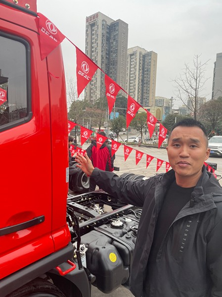 愛拼才會贏,“強哥”攜手東風多利卡一路“狂飆”