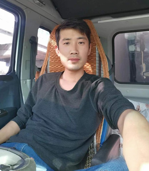 百萬(wàn)公里高效運(yùn)營(yíng)實(shí)力“圈粉” 信賴(lài)之選歐航R pro自動(dòng)擋中卡2.0助他馳騁創(chuàng)富路