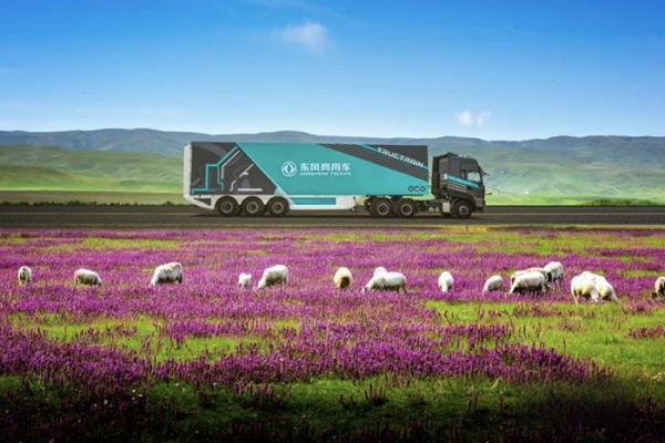 品牌向上 東風商用車榮獲行業十大獎項認可