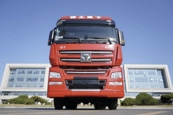 徐工智卡W550自動擋牽引車:引領長途干線物流高效發展