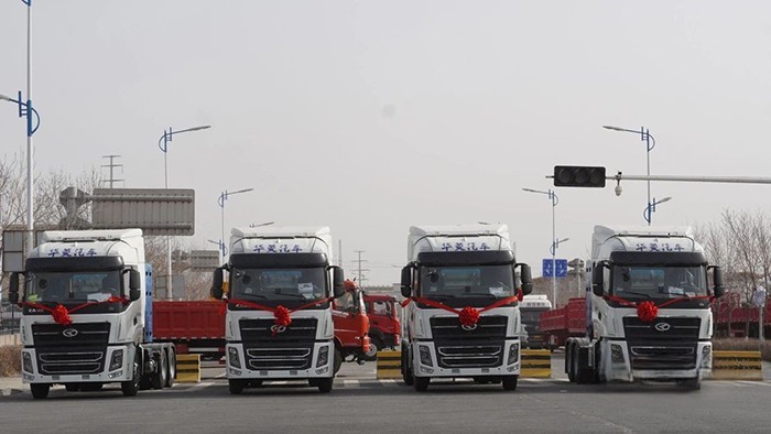 現場斬獲50臺訂單 華菱H9 CNG牽引車重磅出擊新疆物流市場