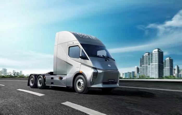 深向星辰最近著實(shí)帶了一波節(jié)奏。DeepWay三年磨一劍正向研發(fā)造車,終于棋入中局。