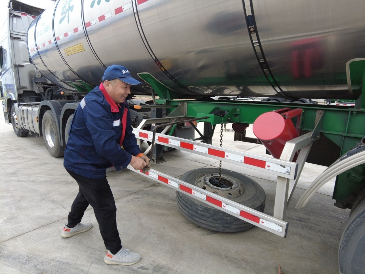 開展創虎重卡技能大比武 現代商用車為康泰物流送關愛