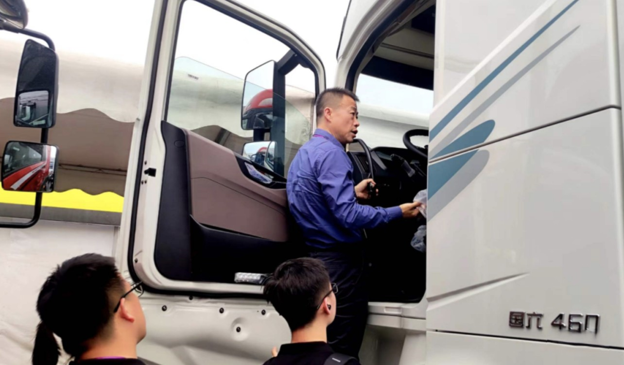 苦塑品質 征戰(zhàn)海外 大運重卡廣交會“秀肌肉”