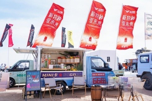 在阿拉善英雄會上“秀才藝”，北汽雷馳新能源MINI卡花式營銷火出“圈”