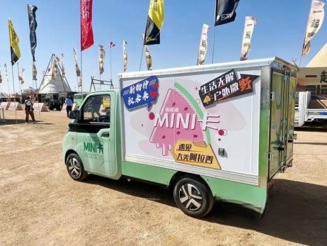 在阿拉善英雄會上“秀才藝”，北汽雷馳新能源MINI卡花式營銷火出“圈”