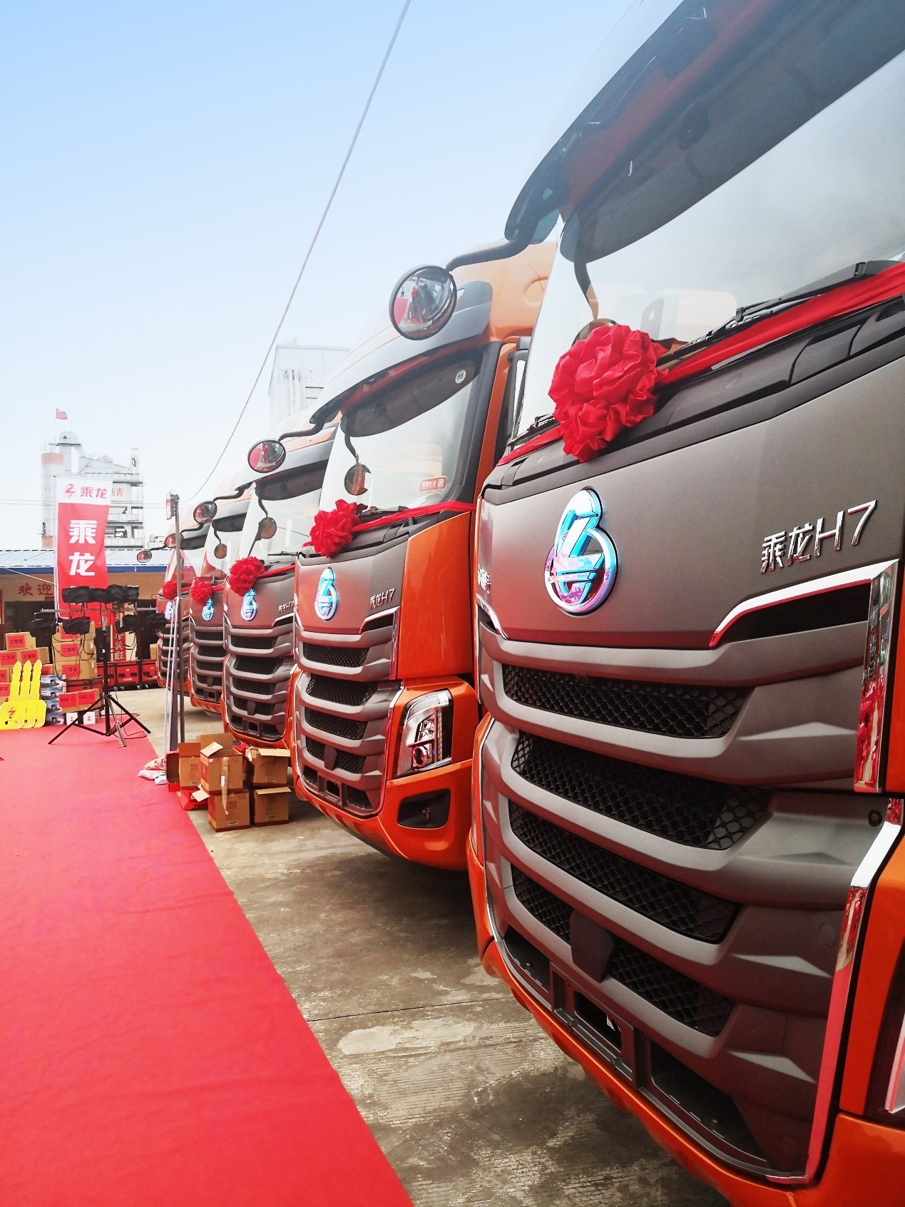 40臺(tái)乘龍H7輕奢版欽州交付，助力欽州城市高速發(fā)展