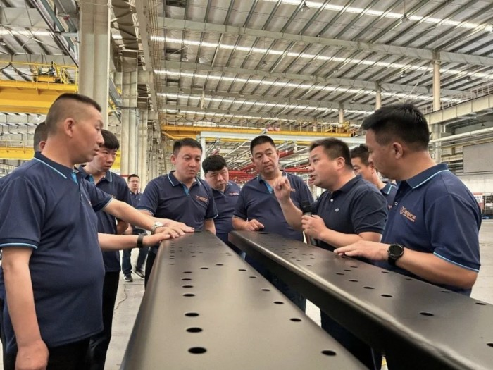 現場簽約100臺,聯合C9趟數之王成為邯鄲重卡商會的“心頭好”!