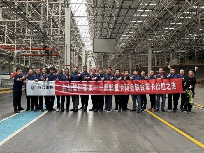 現場簽約100臺,聯合C9趟數之王成為邯鄲重卡商會的“心頭好”!