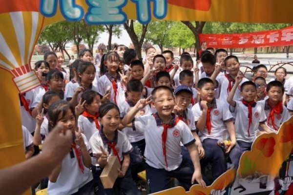 多校聯(lián)動卡車夢 上汽紅巖攜手紅巖小學筑夢六一