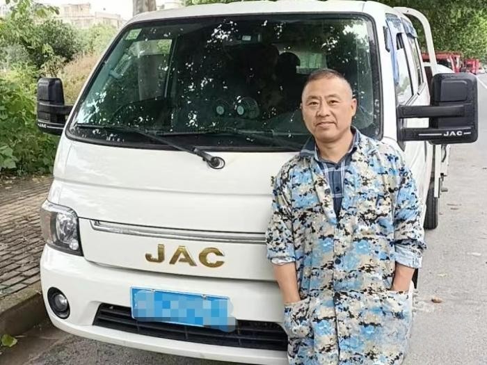 啤酒熱銷，超市老板開江淮1卡愷達化身“外賣員”！