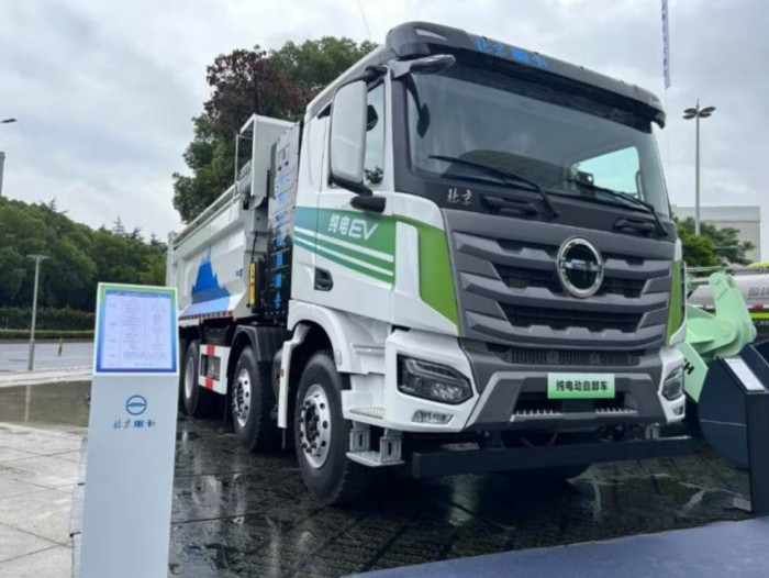 常州地產(chǎn)首款新能源重卡閃耀能博會