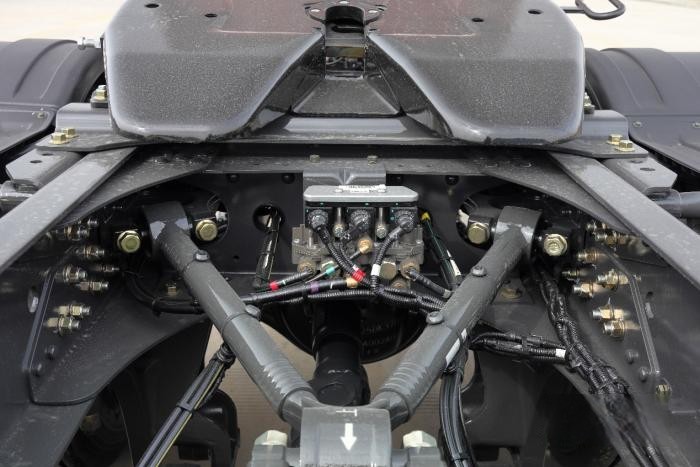 LNG重卡如何選？530馬力乘龍H7一車(chē)多拉300公斤！