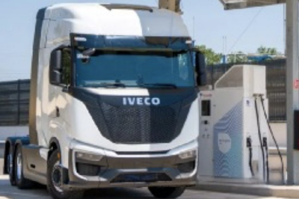 依維柯氫燃料電池重卡2023年底交付,攜手Air Liquide在歐洲建加氫站