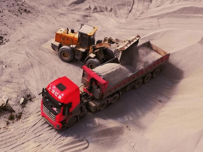 “國(guó)六b”時(shí)代選什么車?臺(tái)州貨運(yùn)司機(jī):選紅巖車準(zhǔn)錯(cuò)不了!