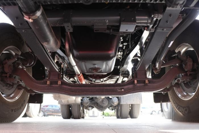 乘龍H5超輕版LNG牽引車，降本增效的靠譜選擇