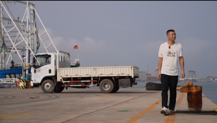 海岸線上的精靈 慶鈴為劉明明的工作添彩!