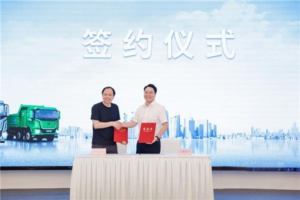 現場簽約超百臺！宇通重卡全系新品亮相南京