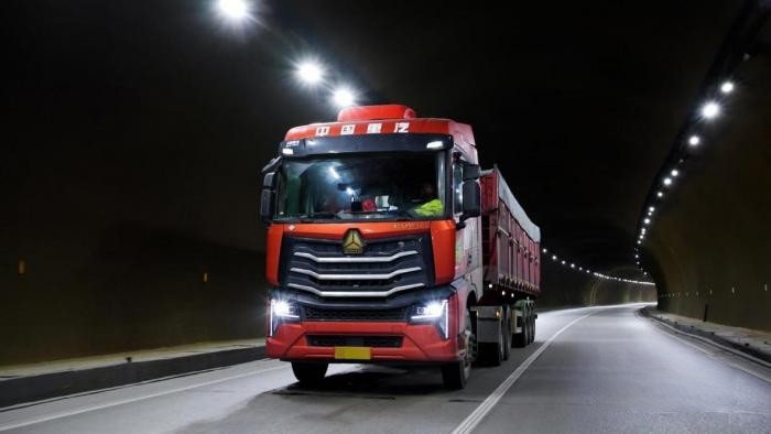 單趟多賺600元，中國重汽豪沃MAX助西北漢子實現賺錢夢！