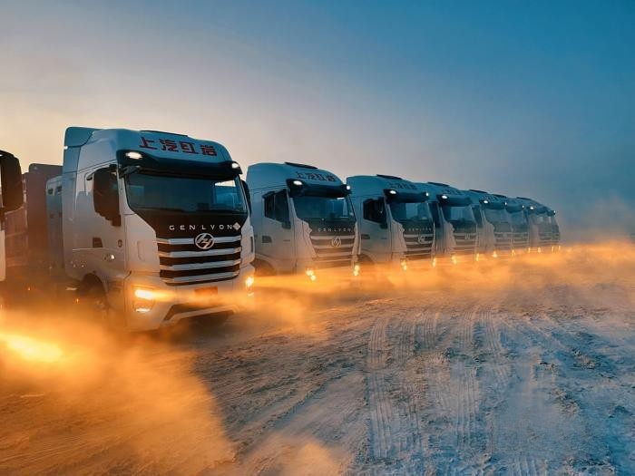 上汽紅巖CNG重卡燒氣不費(fèi)跑車不貴?來聽聽新疆卡友怎么說