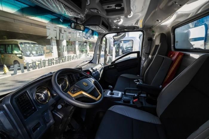 中國重汽HOWO輕卡金悍將燃動11城 7星品質掀購車狂潮