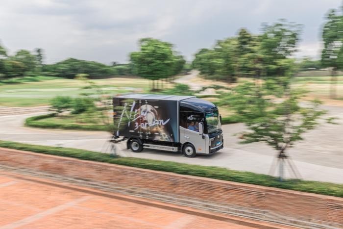 前晨首款全自研產(chǎn)品iC1,開啟智能網(wǎng)聯(lián)新能源商用車3.0時(shí)代