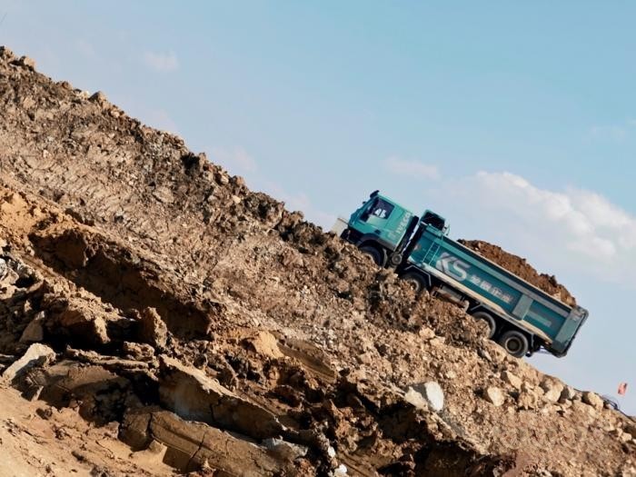 工程運輸驗品質 上汽紅巖自卸車硬核實力助基建