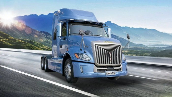 康明斯660馬力+AMT,江淮跨越V5跑長途穩(wěn)賺!