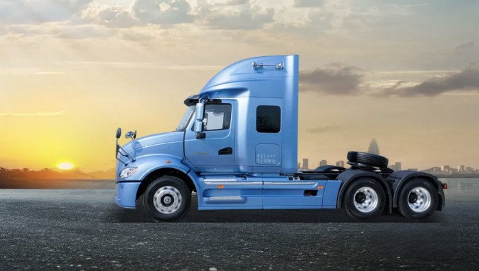 康明斯660馬力+AMT,江淮跨越V5跑長途穩(wěn)賺!