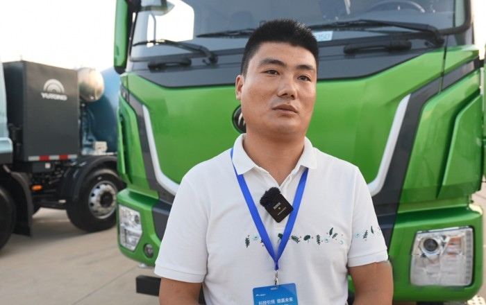 “清一色綠色軍團”,“鐵粉”為啥一次性訂購50臺宇通新能源重卡?