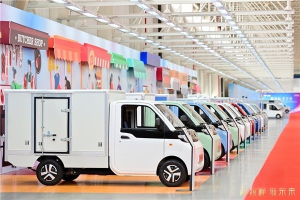 北汽雷馳新能源MINI卡:城市配送新寵,一車多用實力派