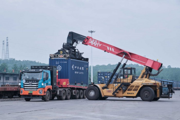 持續推動高質量轉型發展 上汽紅巖新能源融合智慧實力