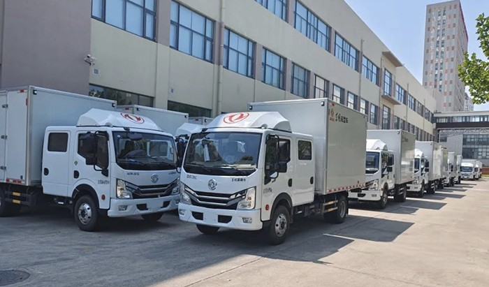 68臺東風(fēng)多利卡交付,用實(shí)力守護(hù)孩子們的餐桌