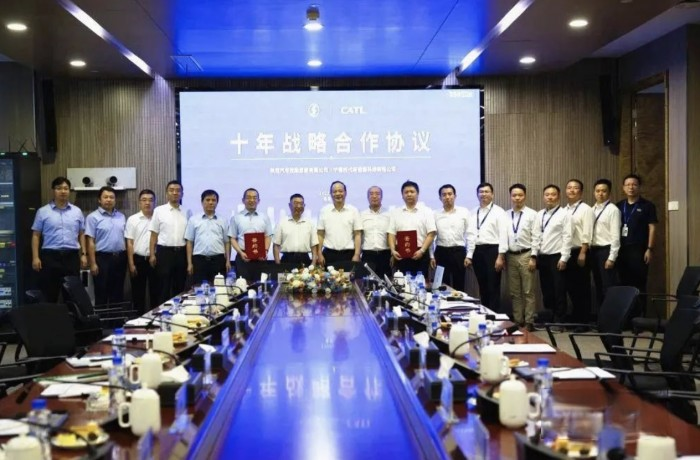 寧德時代與陜汽集團簽署十年戰略合作協議