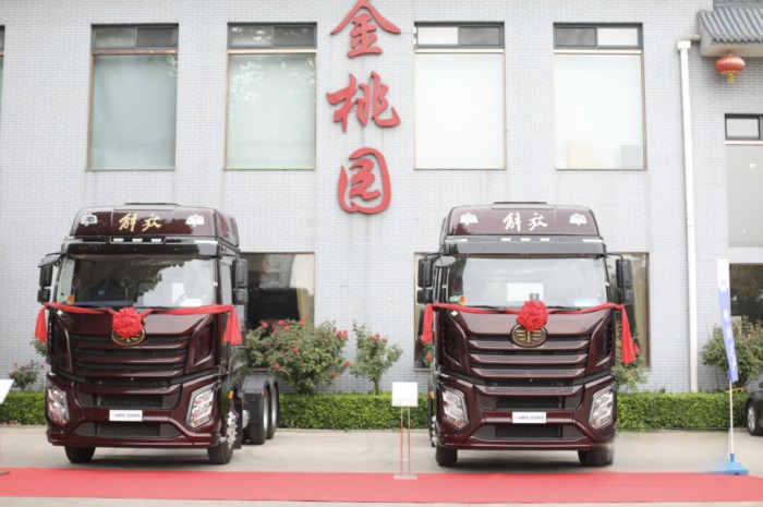 外表華麗，實(shí)力強(qiáng)大！一汽解放J6V 530馬力LNG牽引驚艷亮相山西呂梁！