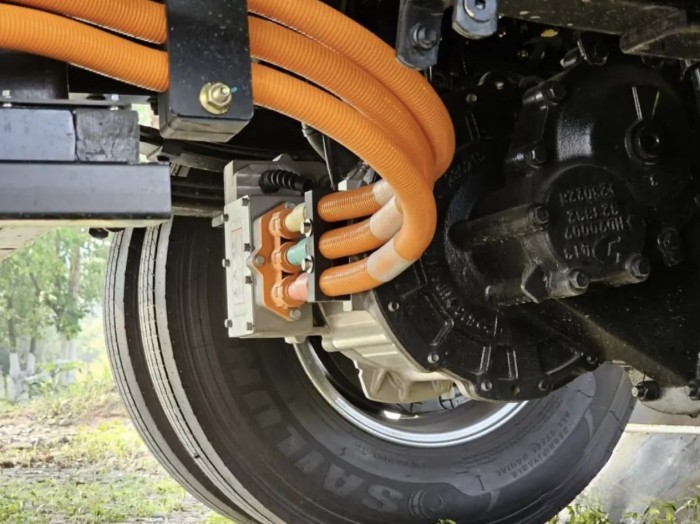 長續航、更安全,藍擎·悅EH Pro再樹高端電動輕卡新標桿