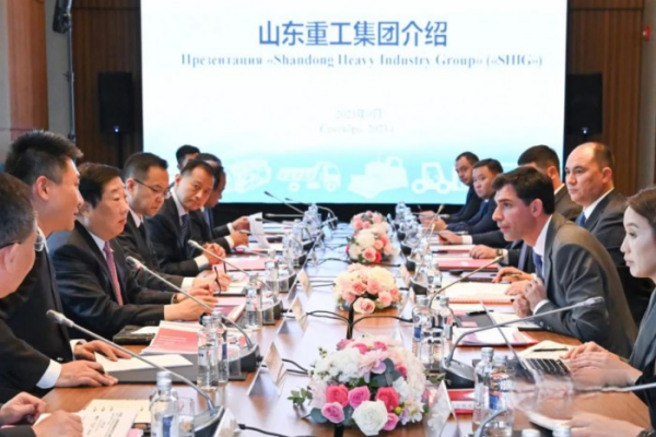 山東重工譚旭光:與哈薩克斯坦阿魯爾集團(tuán)全面深化戰(zhàn)略合作