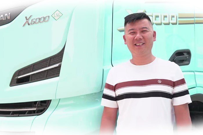 濰柴WP15NG有560馬力，動力夠足，起步平穩，高速超車也快，一天來回600多公里，都能準時到達。