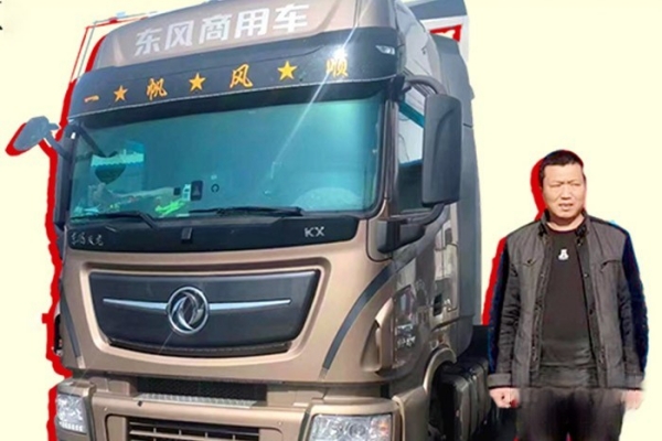 來自石家莊的卡友石師傅,選擇了東風天龍旗艦KX520馬力車型運送快遞。