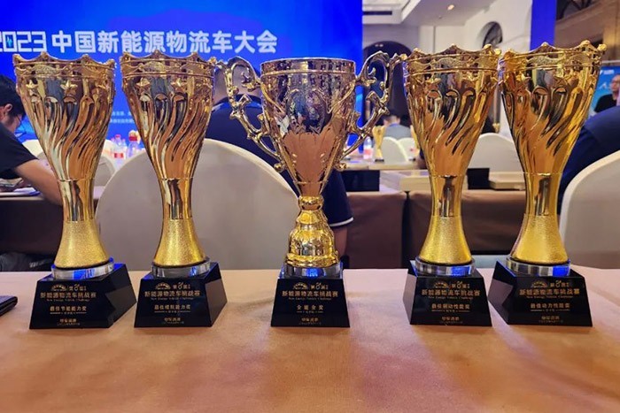 慶鈴EVM600純電動輕卡，一舉奪獲輕型貨廂組（輕卡組）全能金獎、最佳節能能力獎、最佳續航能力獎、最佳動力性能獎、最佳制動性能獎五項大獎。