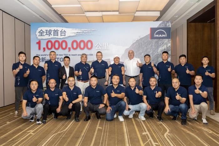 鐵血雄獅 百萬征程 全球首臺(tái)百萬里程TGX車型榮歸大連連川貨運(yùn)