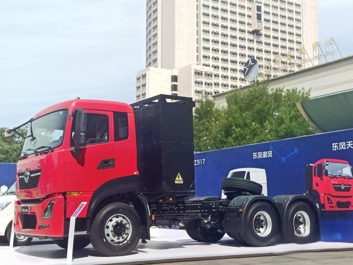 智慧·科技·綠色 東風商用車新能源車亮相第六屆中國企業論壇