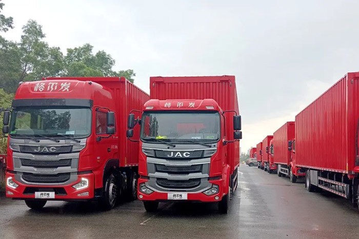 此次與車企大客戶簽訂120輛重卡戰略合作協議，也再次向市場證明了江淮重卡的卓越性能與高端品質。