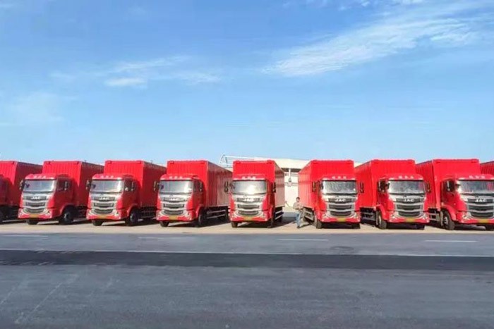 此次與車企大客戶簽訂120輛重卡戰略合作協議，也再次向市場證明了江淮重卡的卓越性能與高端品質。