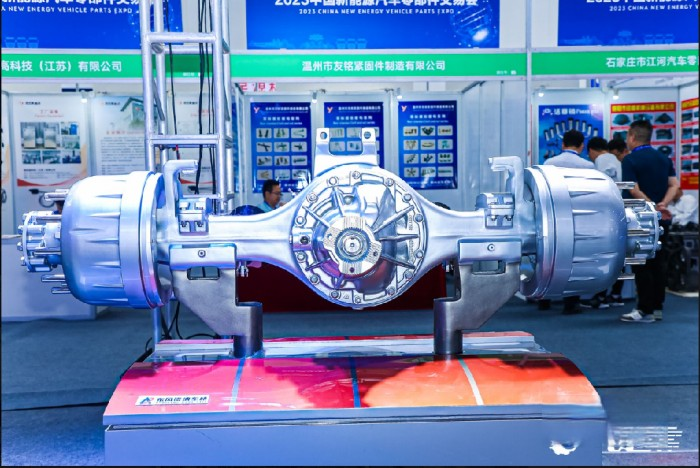 龍擎智造+東風德納電驅，東風商用車點亮2023中國新能源汽車零部件交易會